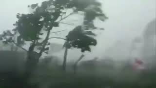 دخول اقوى أعصار في العالم  الفلبين وسحب البحر معاه
