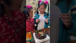 幸亏老板没发现我们偷吃,不然走不了了!#童年回忆#怀旧零食