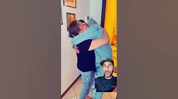 لقاء مؤثر بعد فراق دام اعوام اللهم لا تحرم احد من اهله واحبابه 
