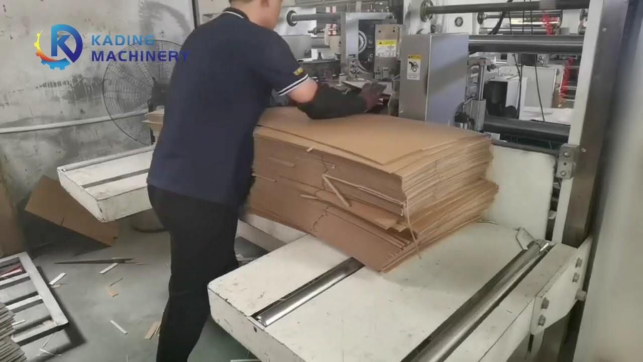Semi-automatic double-piece box stitcher