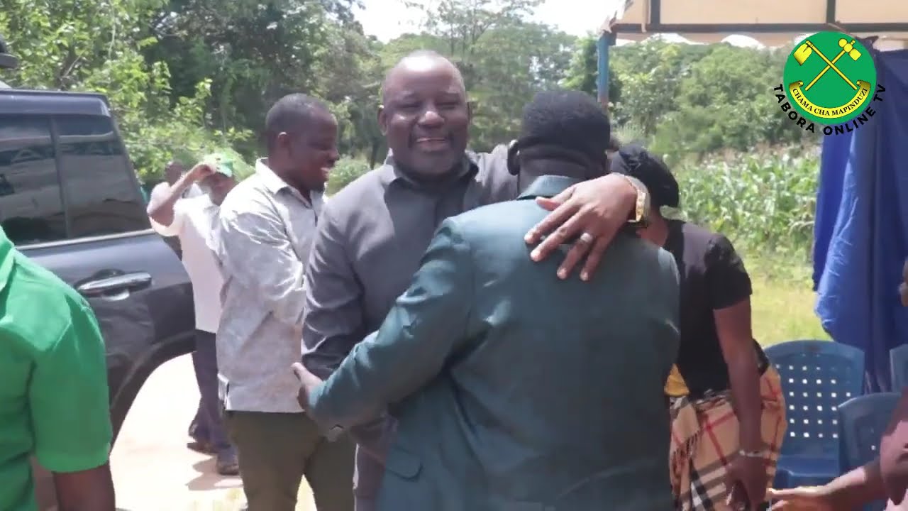 MHE LUFUNGIJA ASAIDIA MABATI 100 OFISI YA VYAMA VYA USHIRIKA ULYANKULU