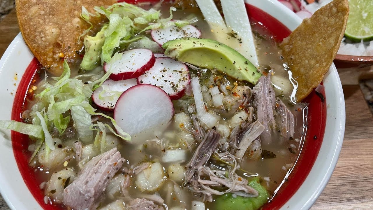 Cómo Hacer Un Delicióso Pozole Blanco Con Carne De puerco - YouTube