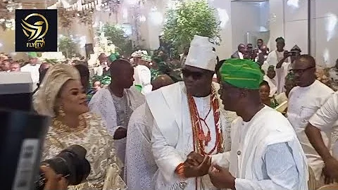 How Watch Davido Introduces His Wife Chioma To OoniOfIfe At Taiwo Afolabi's Daughter Wedding inLagos