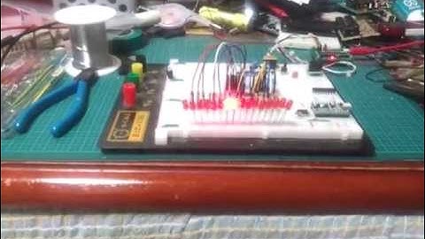 74HC595ラッチ付きシフトレジスタで16個のLEDを自由に操作する。