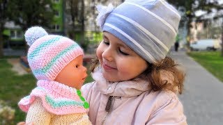 Милана как мама играет с куклой Беби Бон на детской площадке Видео для детей Милана как мама играет с куклой Беби Бон на детской площадке Видео для детей