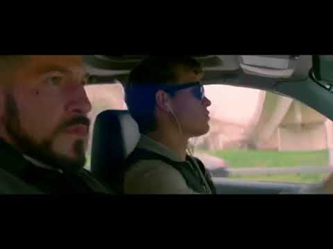   شاهد كيف يقود بهاذا التمكن