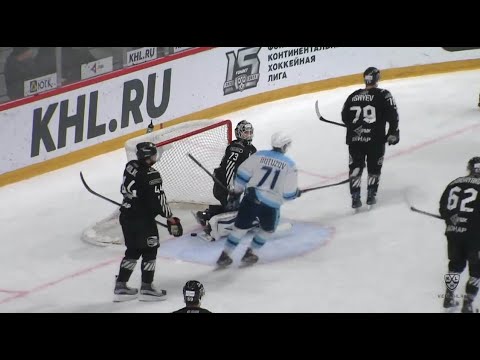 Овчинников проходит Кулика и забивает / Ovchinnikov robs Kulik to score