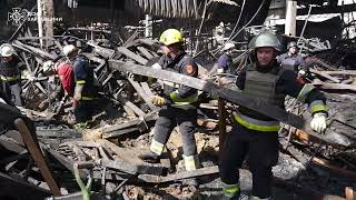 Харків: аварійно-пошукові роботи на місці зруйнованого будівельного гіпермаркету
