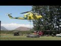 Helicópteros cargando agua desde la cancha del recreo Rinconada de Parral hacia el incendio forestal