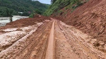 Đoạn đường đã dọn sơ dưới chân Đồi Chim #satlo #mualu #bundat