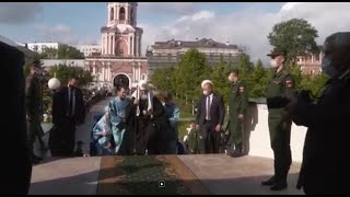 Russian Army welcomes the Patriarch of Moscow before the Liturgy