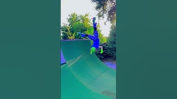 OMG! ITS AN AERIAL CARTWHEEL ON ROLLER SKATES! wow! its actually insane🩵like and subscribe please🩷