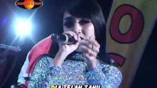 Rina Amelia - Lilin Lilin Putih | Dangdut (Official Music Video)