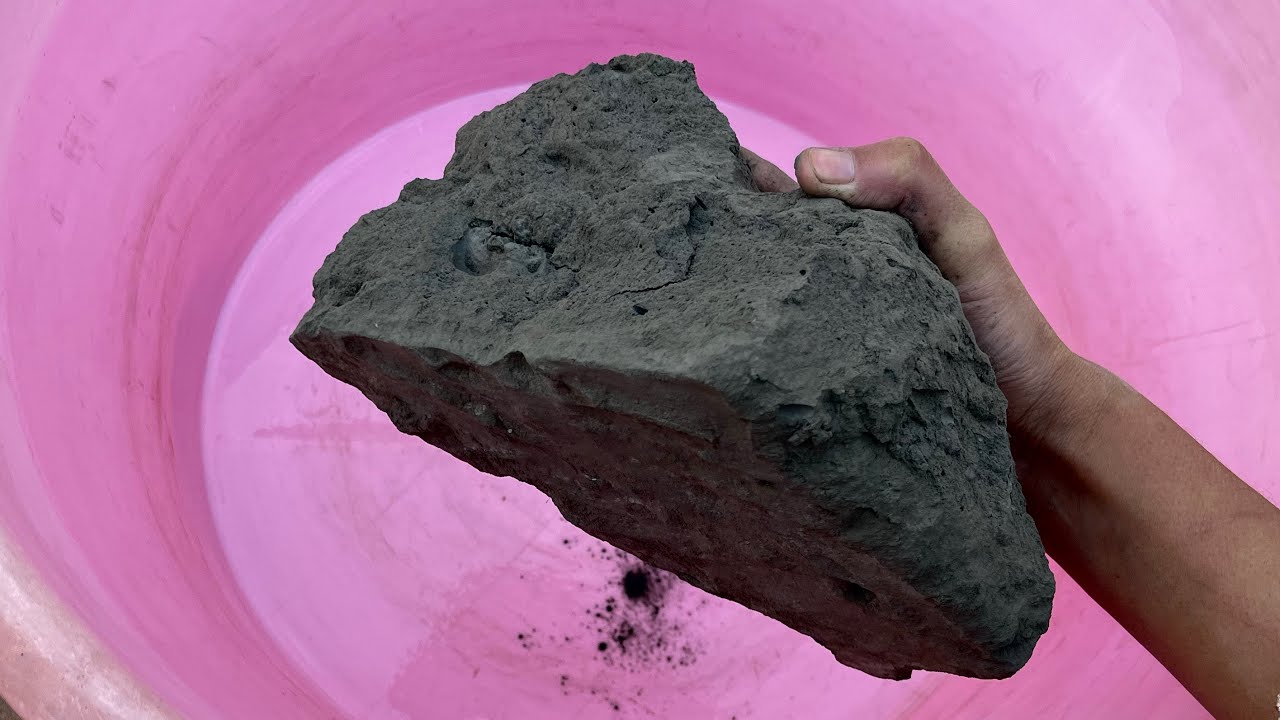 New || Hm sb ki Jaan 😝Black Mud Huge chunks and Slabs Water crumbling dipping and Mixing ASMR 