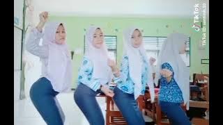 @santiinh.10 @santiinh09 @cntkkk09 Tiktok SMA Ukhti Goyang