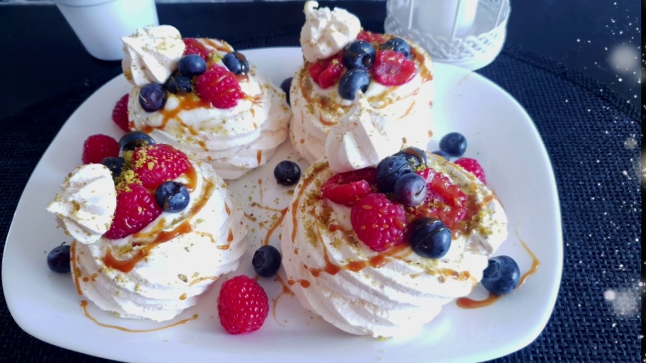 مورانق الفرنسية بالفواكه سهلة ورائعة المذاق المعروفة بإسم pavlova