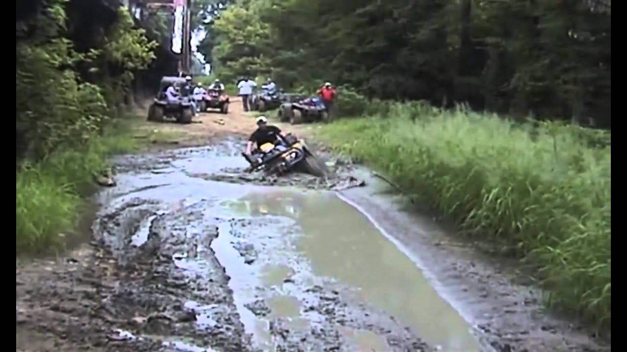 Quad franchissement d'un Bourbier YouTube