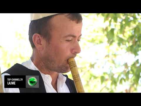 Top Channel/ Fyelli që nuk hesht në Gramsh, Demir Buzi ruan traditën shumë vjeçare