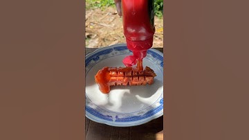 Ăn xúc xích đức với tương ớt Chinsu Siêu Cay #shorts