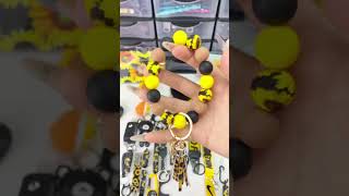 So cute #sunflower #keychain #asmr #packingorders #womensafety #smallbusiness #usa #linkinbio