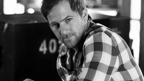 Exclusive Interview: Kip Moore Plays This Or That