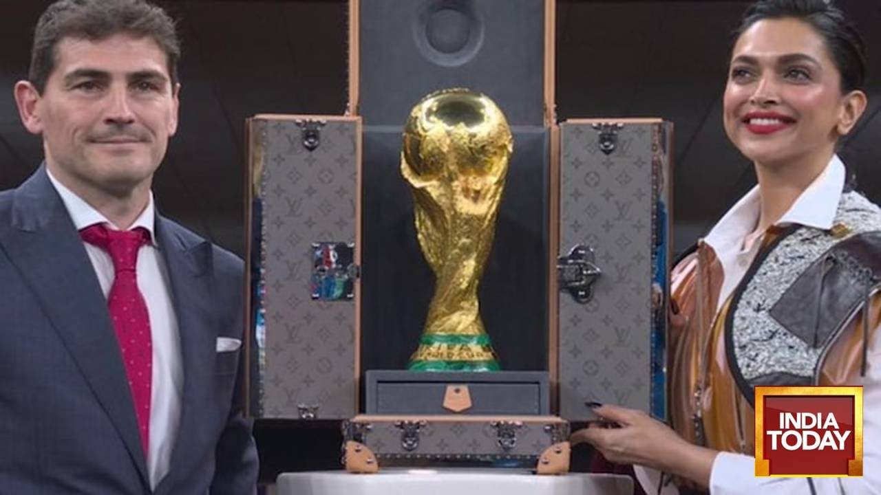 Deepika Padukone Unveiling Golden Trophy at FIFA World Cup Brings Cheer to  Desi Internet - News18