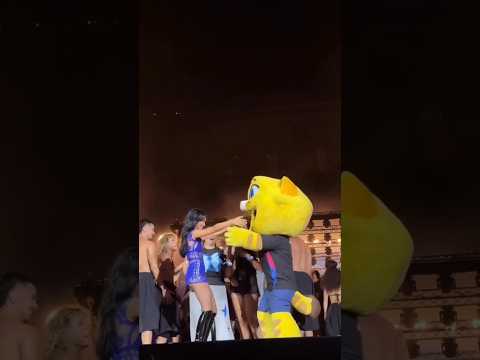 La Mascota del Barça se va de fiesta