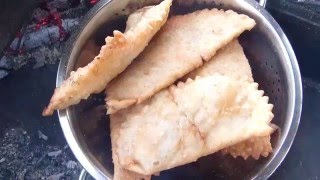 Жарим чебуреки в казане Жарим чебуреки в казане