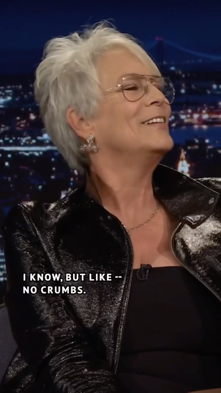 #JamieLeeCurtis “eats”! ? #FallonTonight
