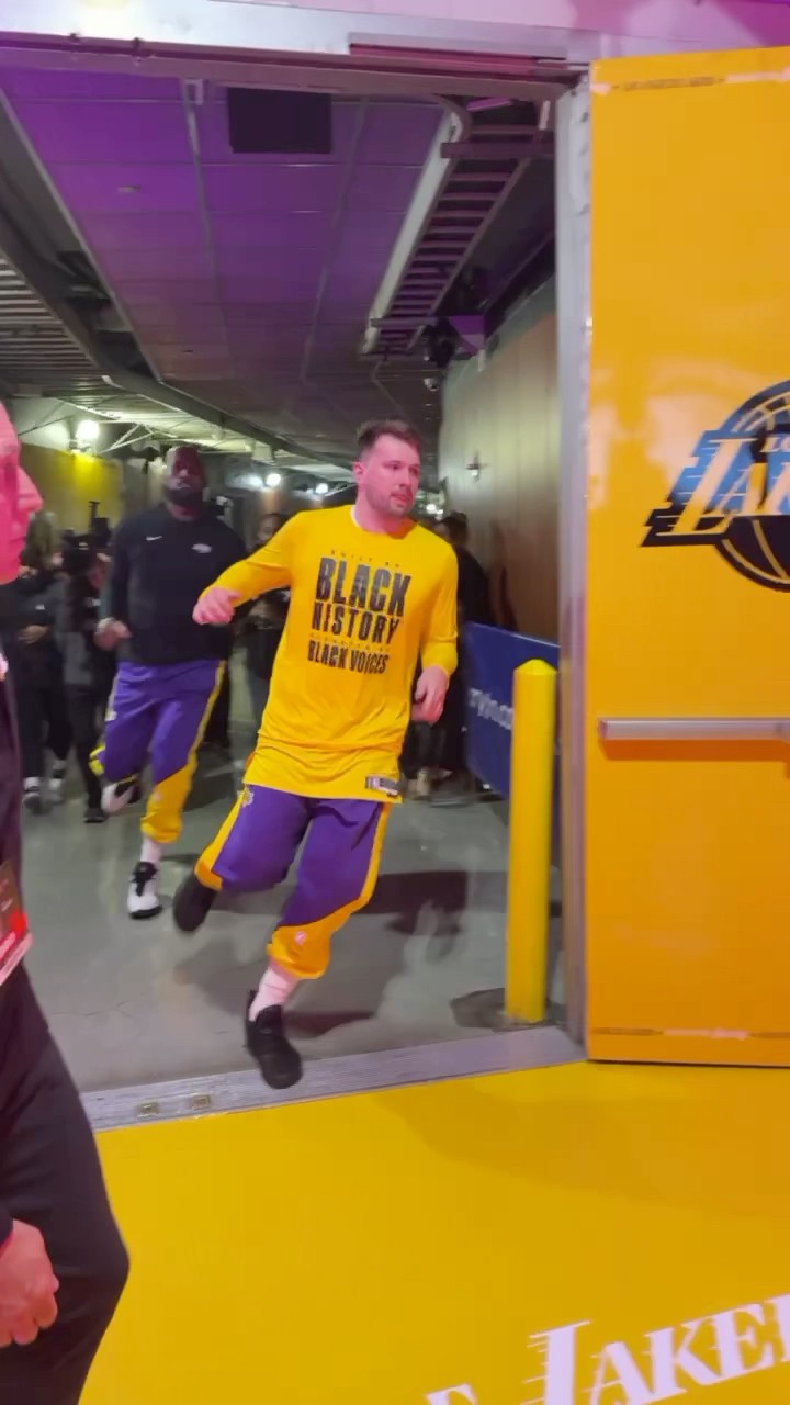 Luka running out of the tunnel for the first time in L.A.!