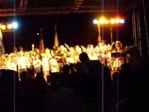 David Broza performing Yihiyeh Tov in Wilton, CT 5...