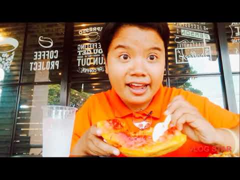 Eating Papaya! (Hindi ako mahilig kumain nang papaya but tinikman ko lang)