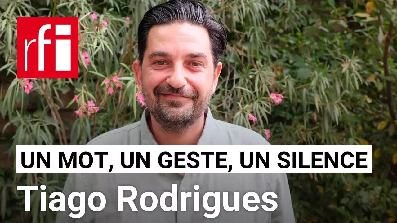 Théâtre-Avignon : Tiago Rodrigues en un mot, un geste et un silence • RFI