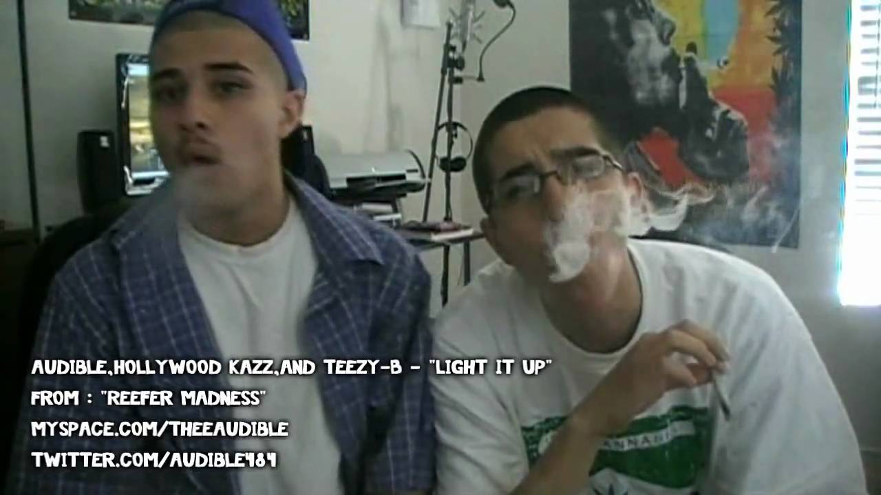Mira Audible484 Ft. Hollywood Kazz & Teezy-B - "Light It Up" *Music Video* en YouTube Mira Audible484 Ft. Hollywood Kazz & Teezy-B - "Light It Up" *Music Video* en YouTube