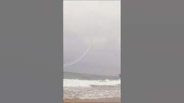 Stunning Aircraft Dive Bomb 🛩 US Air Show #endless_ent