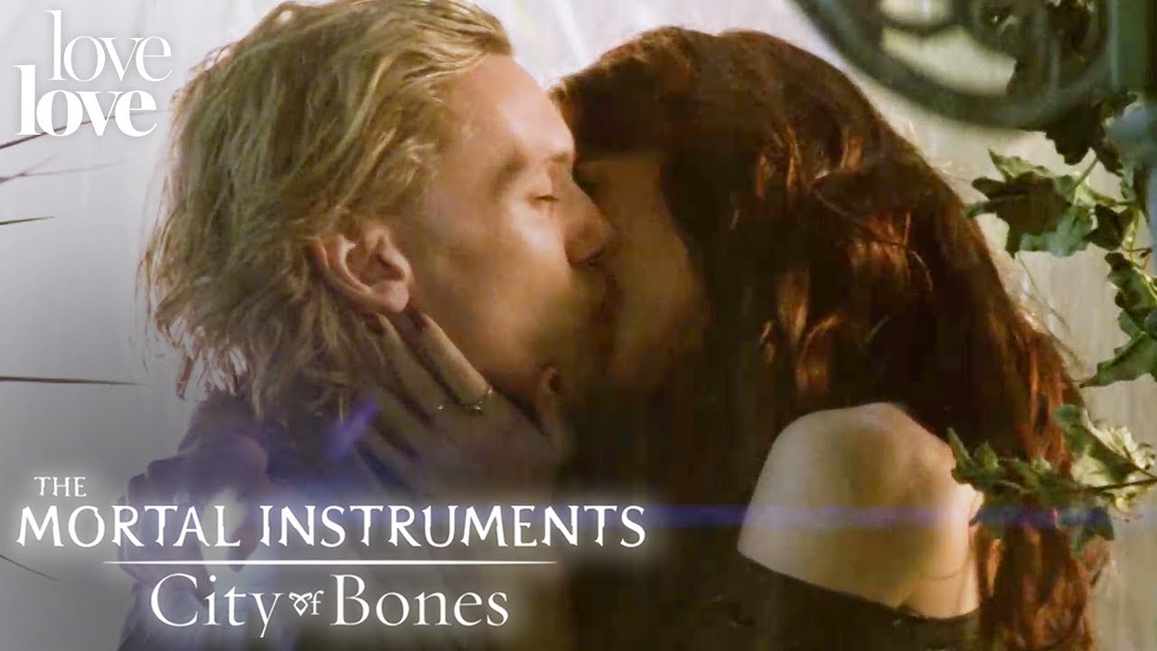 The Mortal Instruments: City of Bones | Jace & Clary's Steamy Kiss | Love Love
