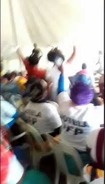 usthebe ejabulisa abantu kwanyakaza yonke inkundla