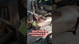 typical Palembang machete forging, its shape is unique and sharp#blacksmith #fyp #trendingshorts