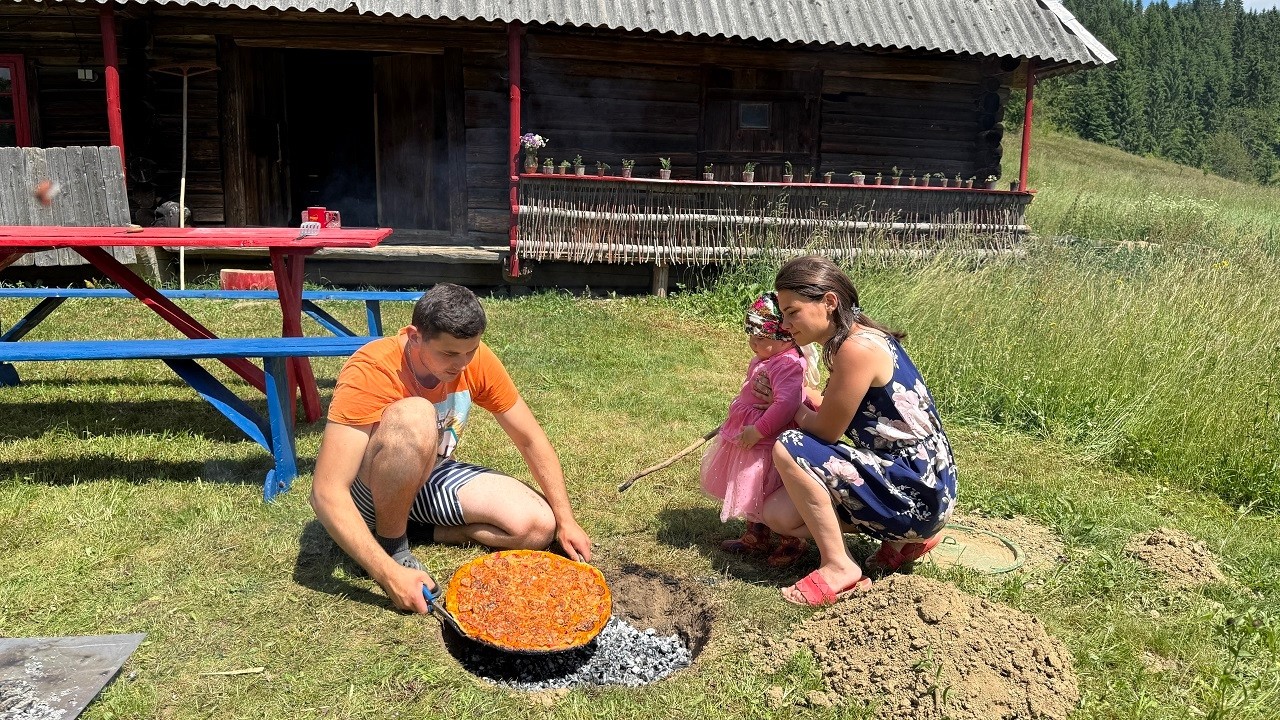Mountain Pizza Adventure 🍕⛰️ | Family Hike to Grandpa’s Old Cabin & Traditional Scythe Mowing