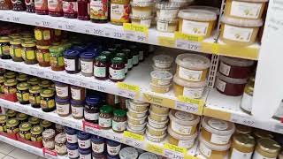 Цены на мед на полках супермаркета Ашан в Симферороле.