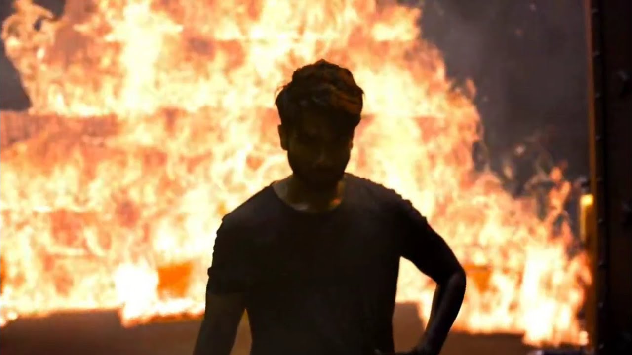 Farzi Money Burning scene ???? #farzi - YouTube