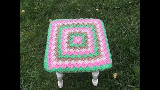 Сидушка на табурет баварской вязкой/Seat on a stool Bavarian knitted
