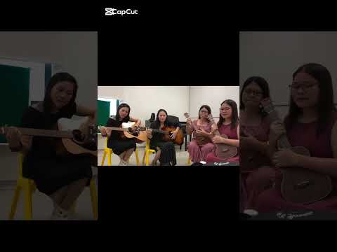 اینو ببین من به خودم میخندم خدایا کمکم کن