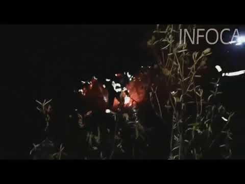 Más de 200 efectivos y drones se afanan por frenar las llamas en Paterna de madrugada