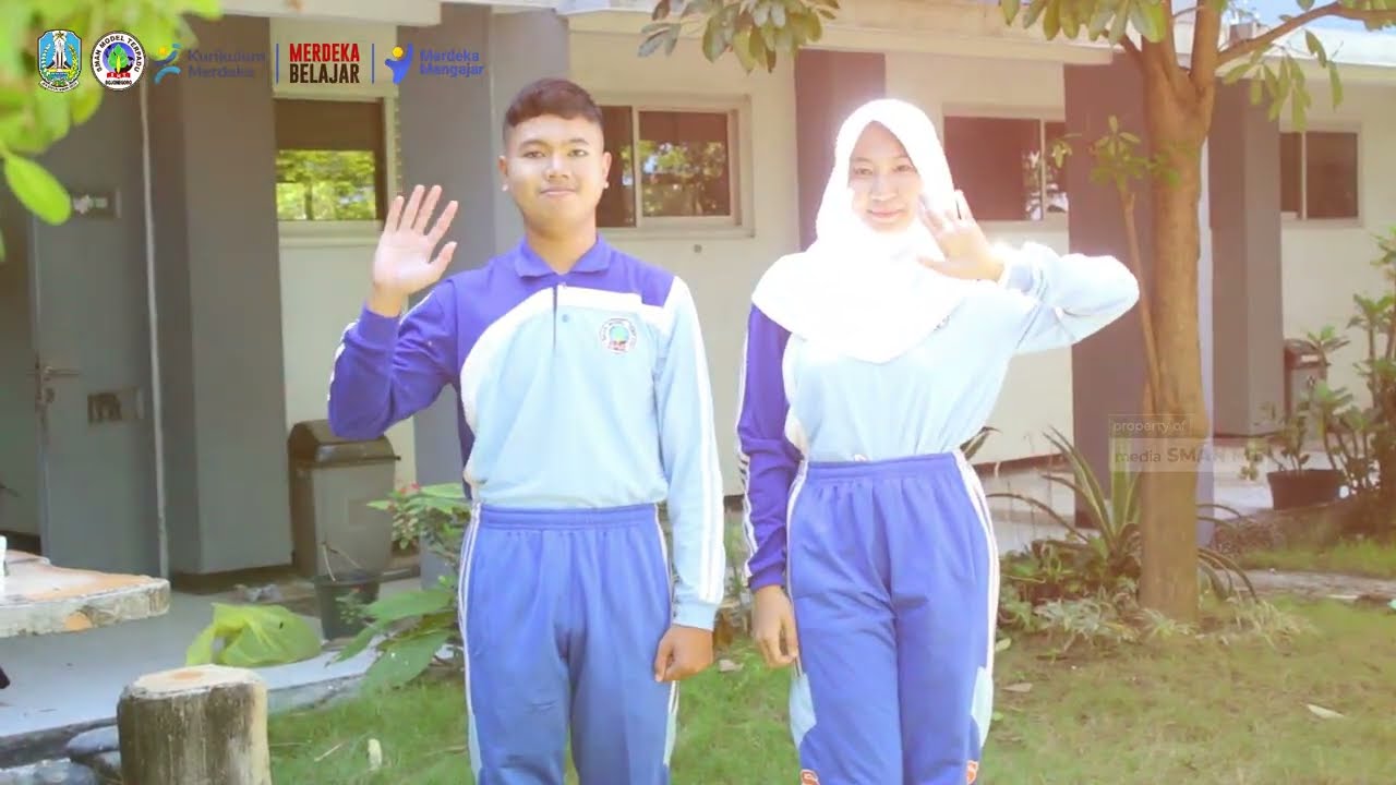 DAILY UNIFORM | SISWA-SISWI SMA NEGERI MODEL TERPADU BOJONEGORO