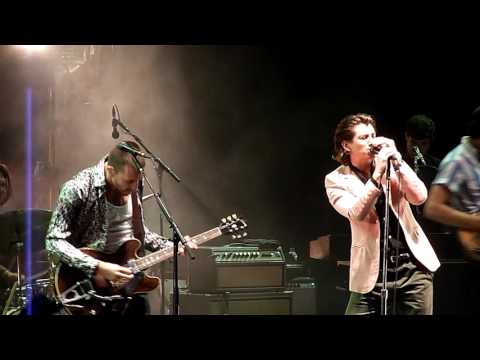 The Last Shadow Puppets # Les Cactus (Dutronc Cover) Live @ Festival Nuits de Fourvière - 07/07/16