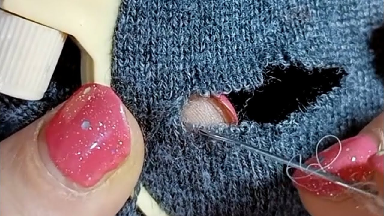 How to perfectly repair holes in knitted sweaters without leaving any ...