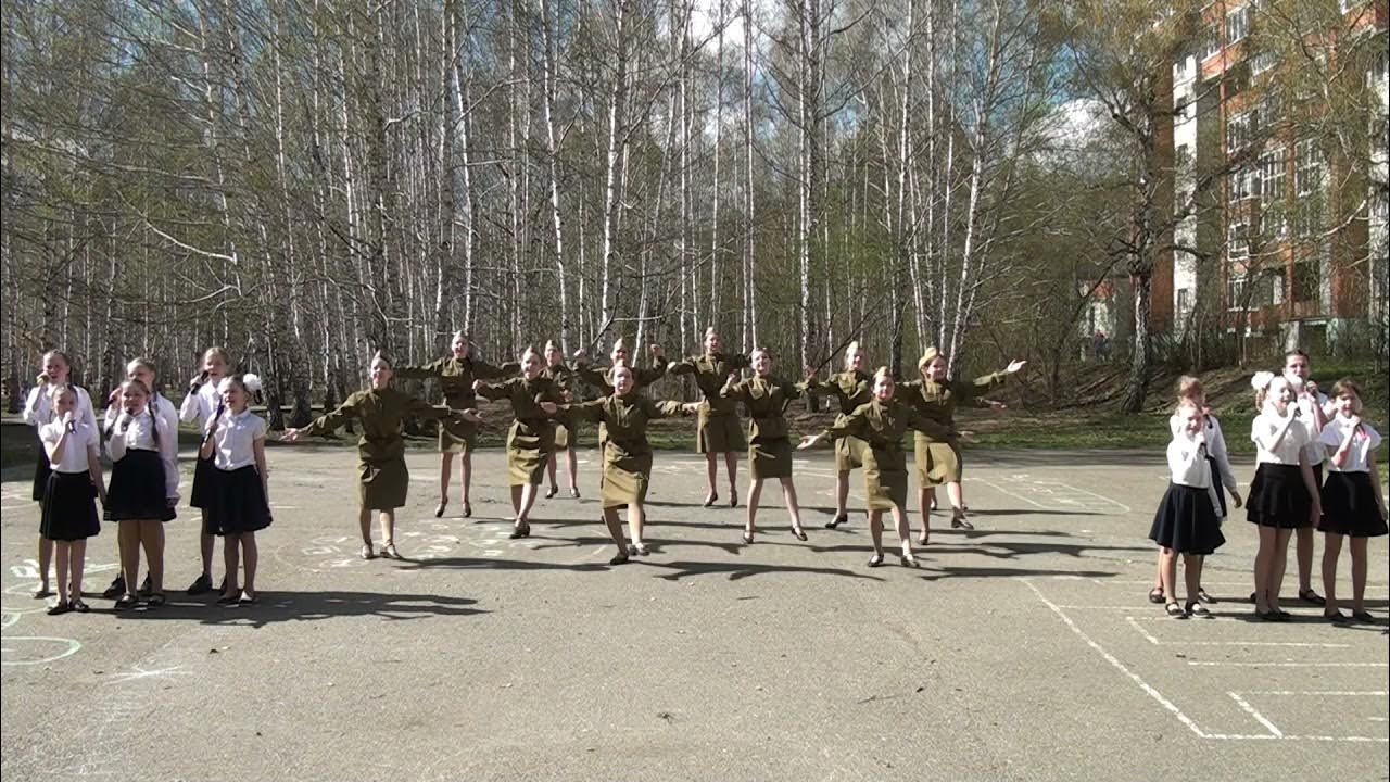 Военное попурри слушать. Военное Попурри. Военное Попурри воспитатели. Танец военное Попурри. Детский сад военное Попурри.