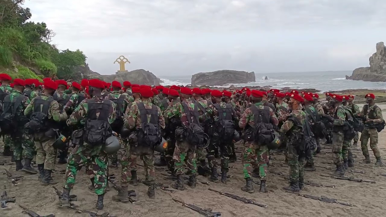 Kebahagiaan para Komando 107 setelah pembaretan dengan yel yel ( 070823 )