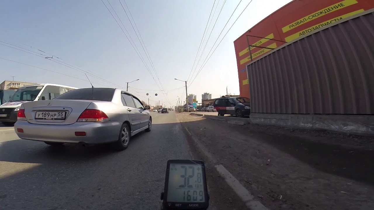 Подрезал велосипедиста на машине